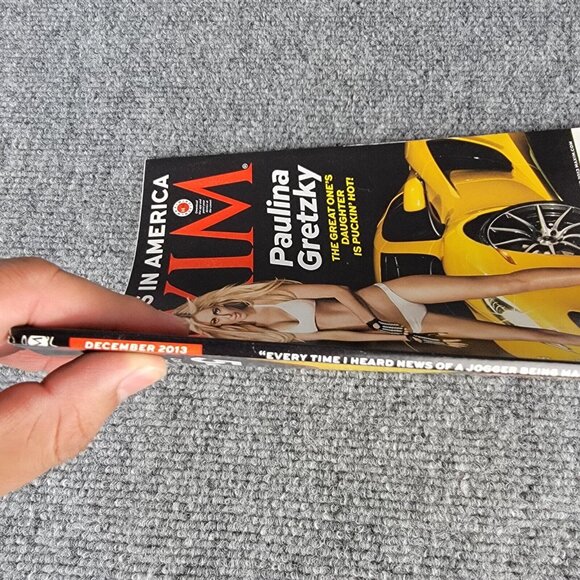 Maxim Magazine December 2013 #189 Paulina‎ Gretzky Cover - Picture 2 of 5